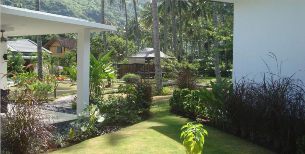 Dream Estate Resort Senggigi Exterior photo